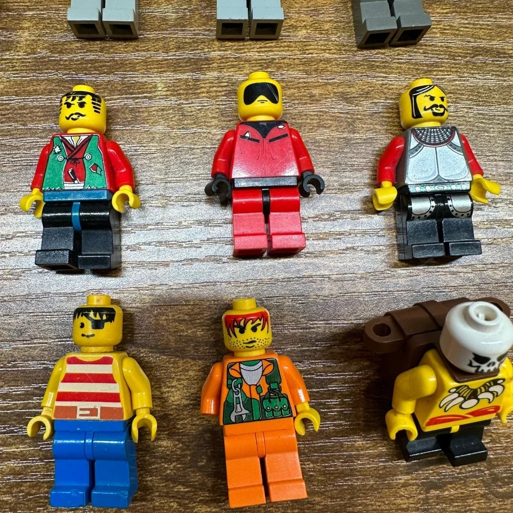 Vintage LEGO Minifigures Lot of 9 Pirates Castle Space Town Figures Accessories - Picture 3 of 9